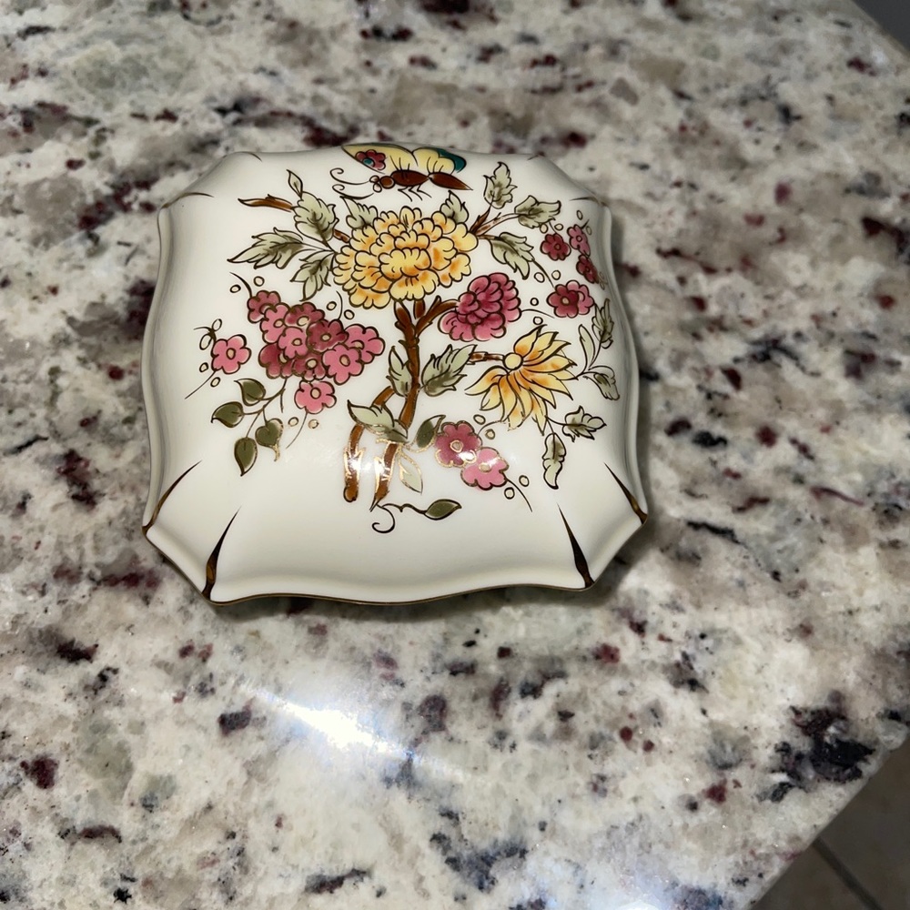 ZSOLNAY PORCELAIN TRINKET BOX